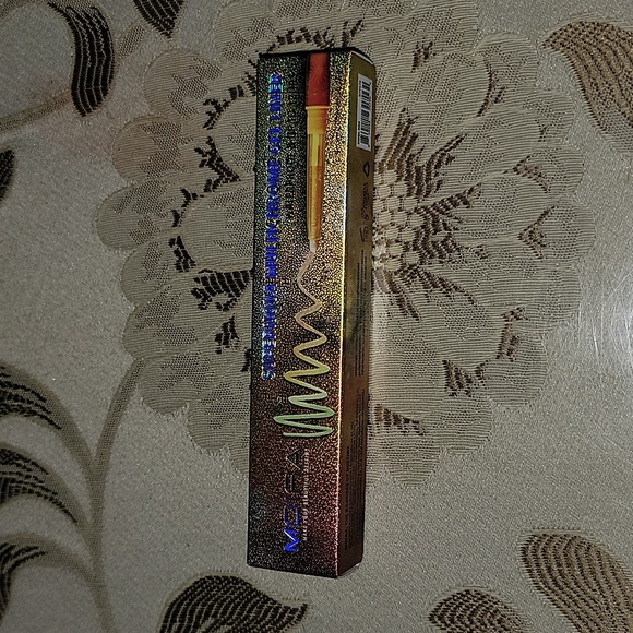 Moira Beauty Supernova Multichrome Gel Liner 04 ELECTRA - Picture 4 of 5